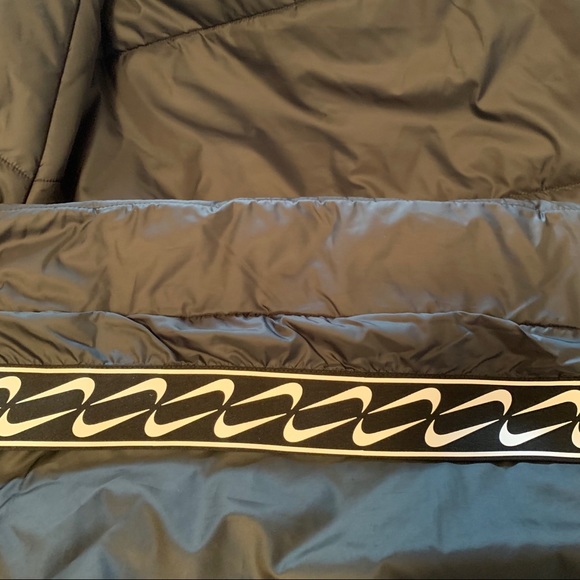 NIKE! SPORTSWEAR Thermal Hooded Puffer Parka Coat - Picture 6 of 16